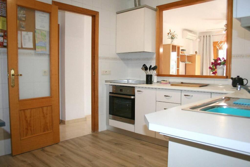 Beachside Apartment In The Centre Of El Campello Bagian luar foto